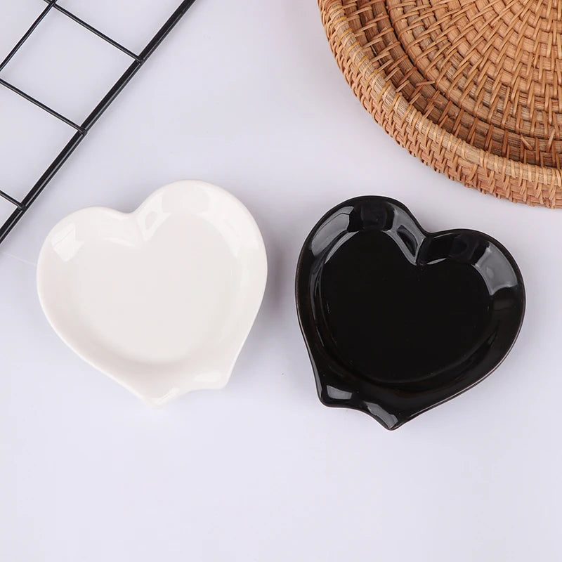 "Heart Ceramic Spoon Rest Pad – Cute Soup Ladle Holder for Utensils & Kitchen Organization"