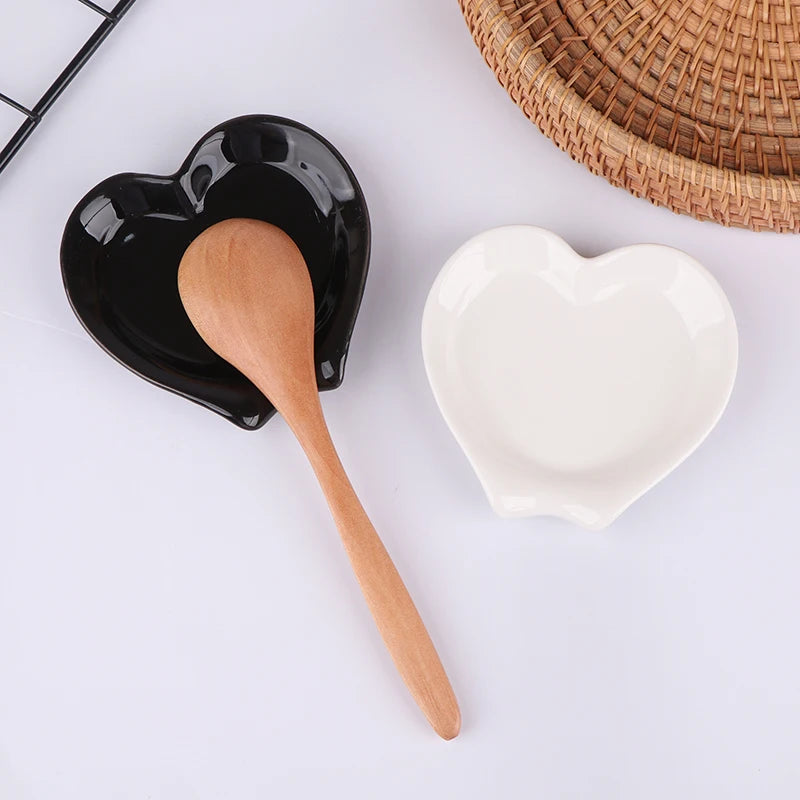 "Heart Ceramic Spoon Rest Pad – Cute Soup Ladle Holder for Utensils & Kitchen Organization"