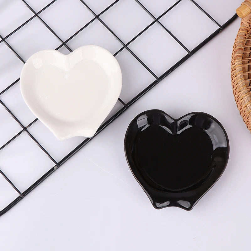 "Heart Ceramic Spoon Rest Pad – Cute Soup Ladle Holder for Utensils & Kitchen Organization"